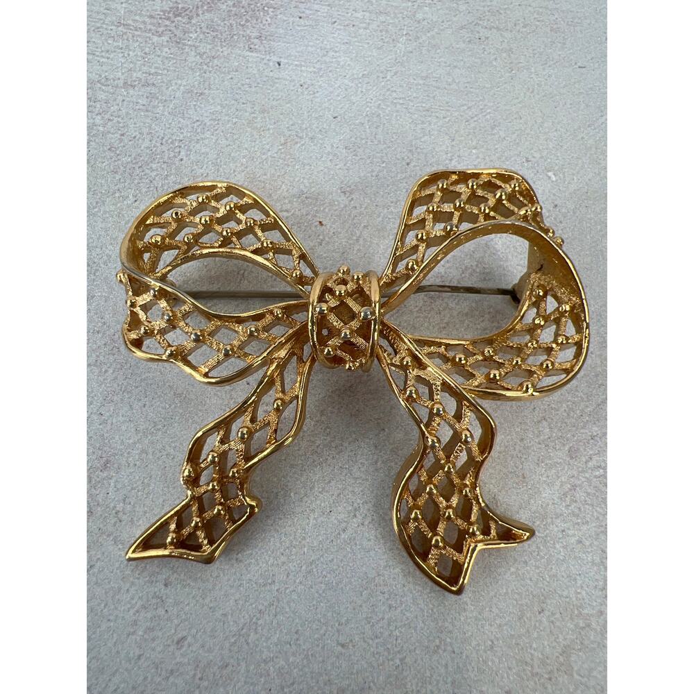 Vintage Bow Bolo‎ Tie Women’s Gold Tone Lapel Pin/ Diamond Pattern